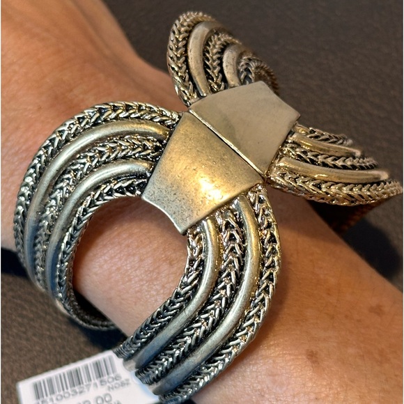 B50. Chico's Bracelet Multi Bangle Bracelet NWT - Picture 1 of 5